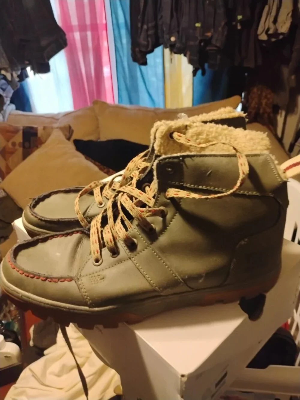 Boots with camel fur